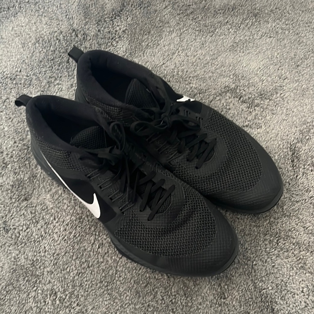 Mens size 11.5 Nike Zoom Training athletic shoes.